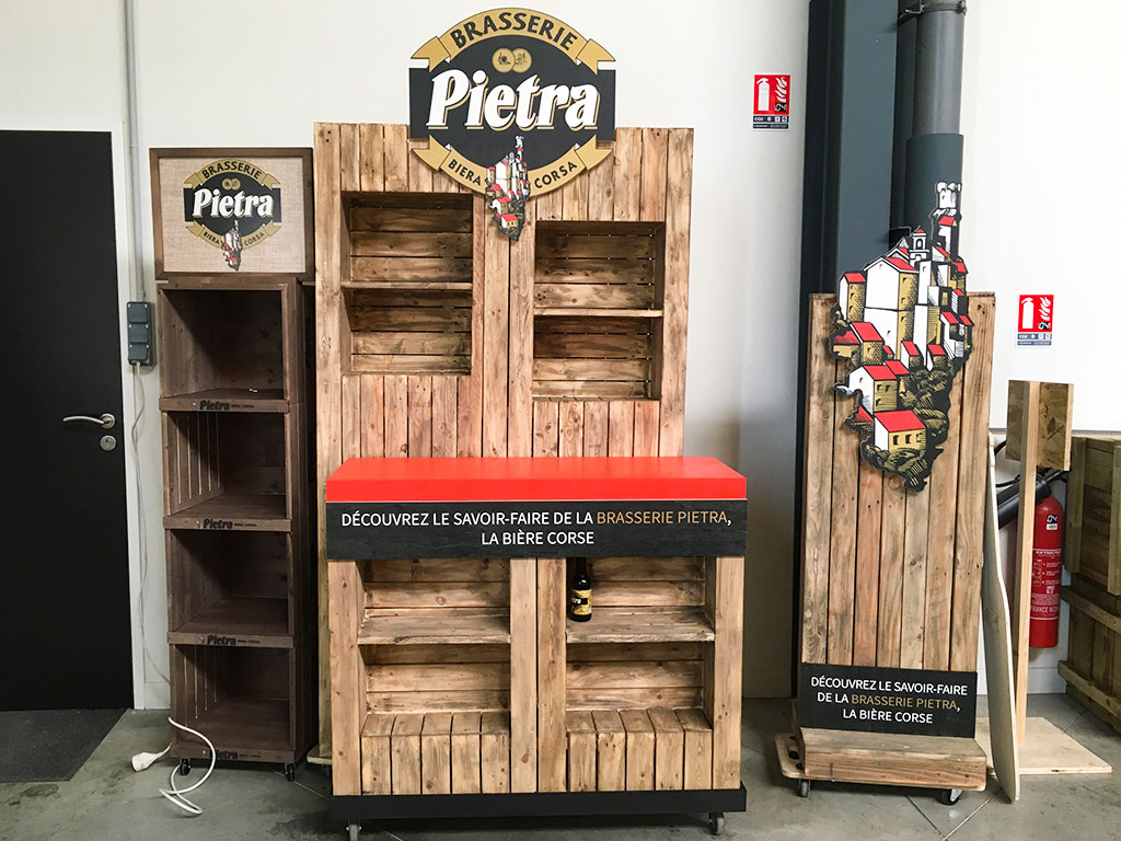 Création banque d'accueil vendante boutique éphémère